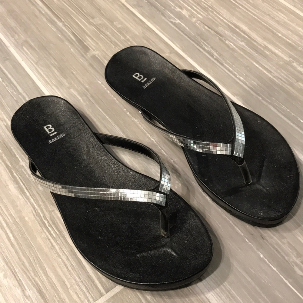 Bakers silver and black thong sandal, size 7.5